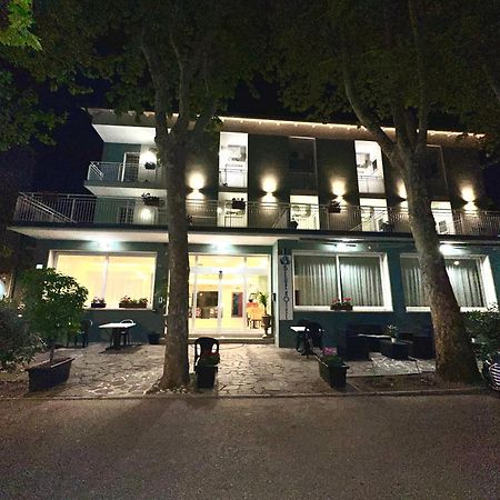 Blue Loft Hotel Чезенатико Екстериор снимка