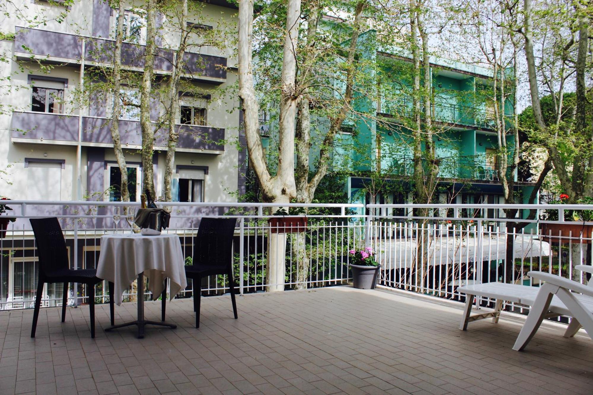Blue Loft Hotel Чезенатико Екстериор снимка