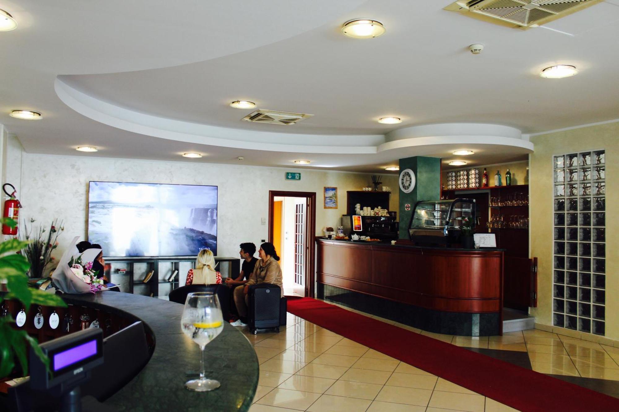 Blue Loft Hotel Чезенатико Екстериор снимка