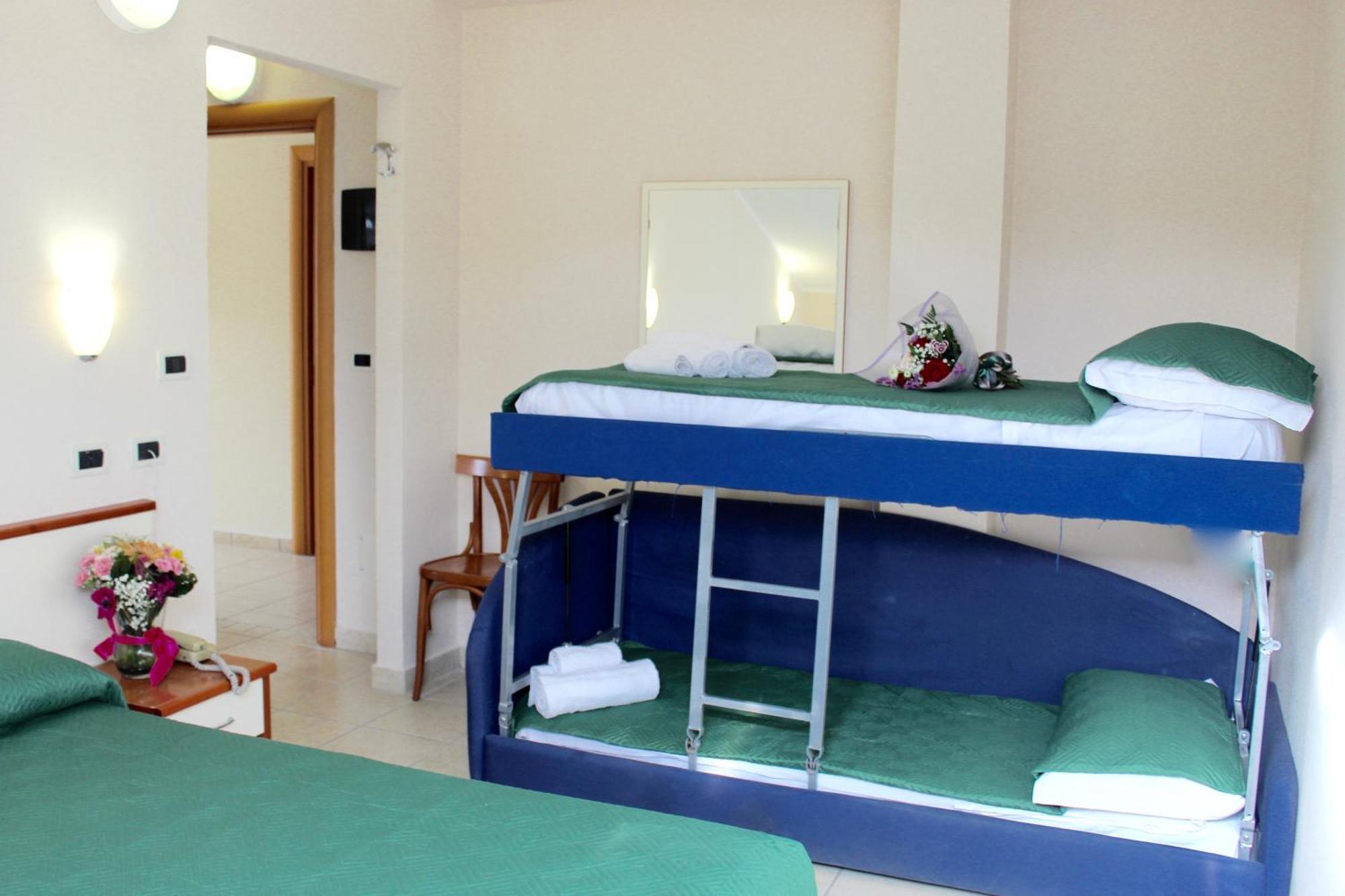 Blue Loft Hotel Чезенатико Екстериор снимка