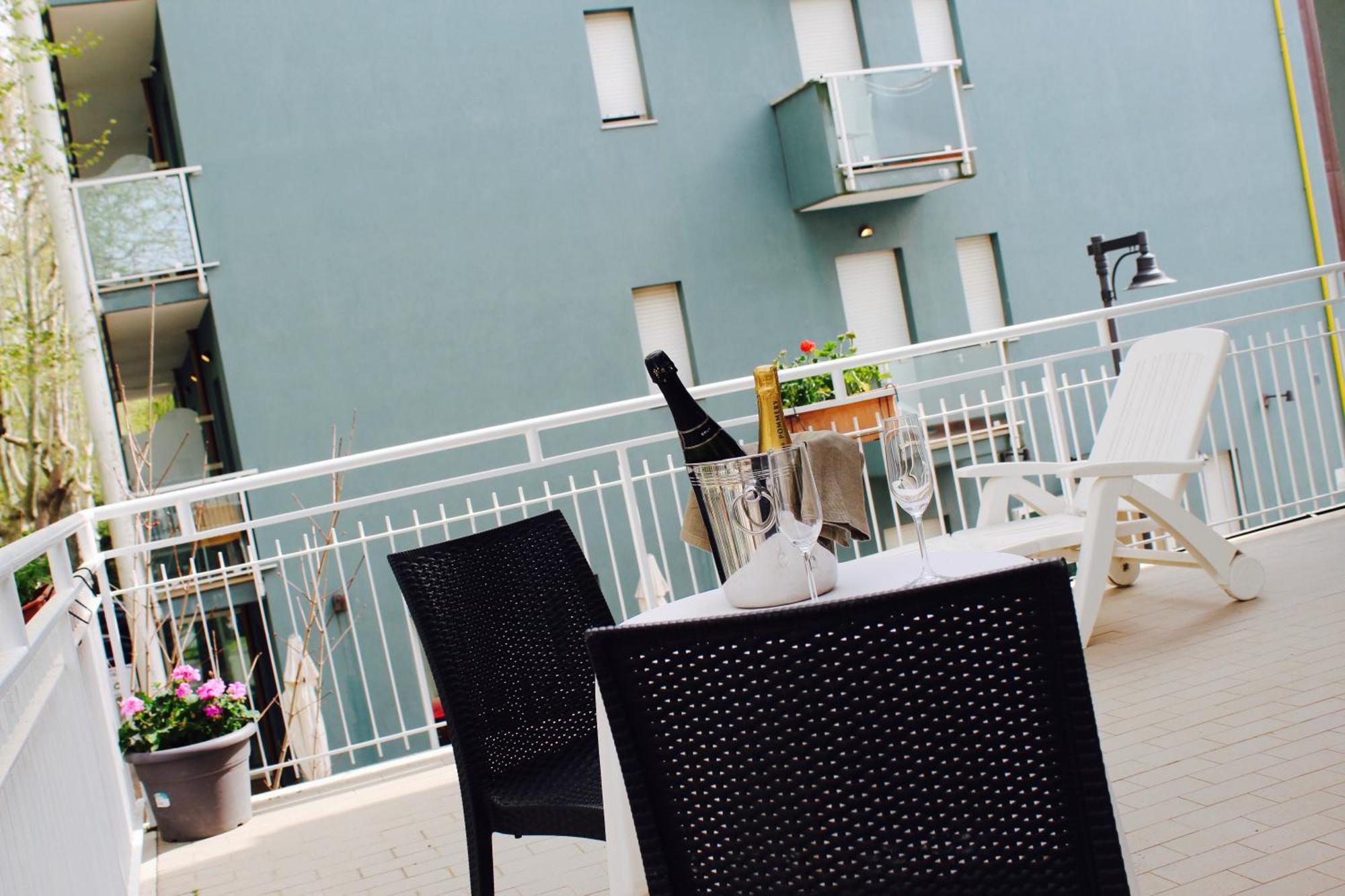 Blue Loft Hotel Чезенатико Екстериор снимка