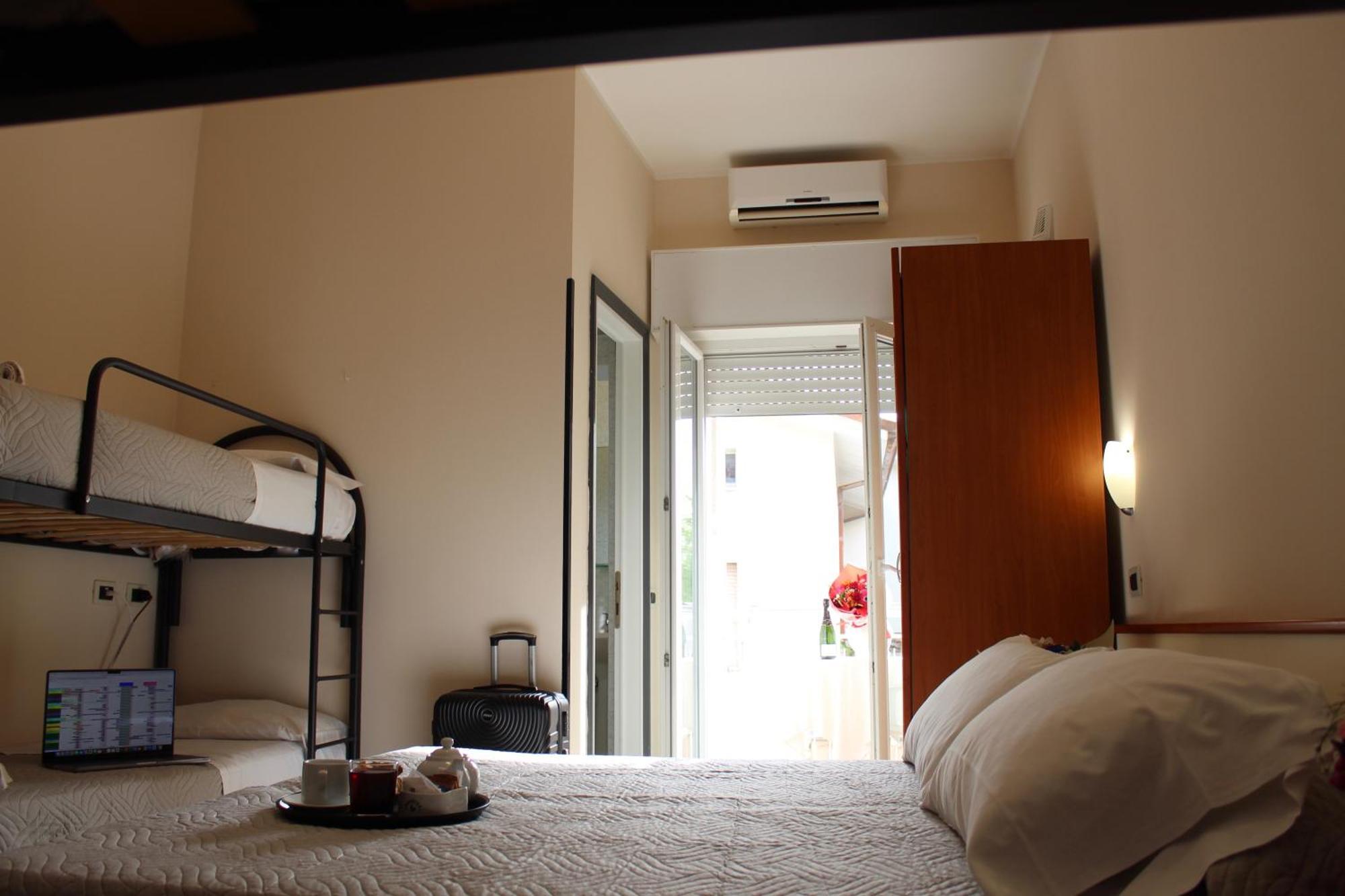 Blue Loft Hotel Чезенатико Екстериор снимка