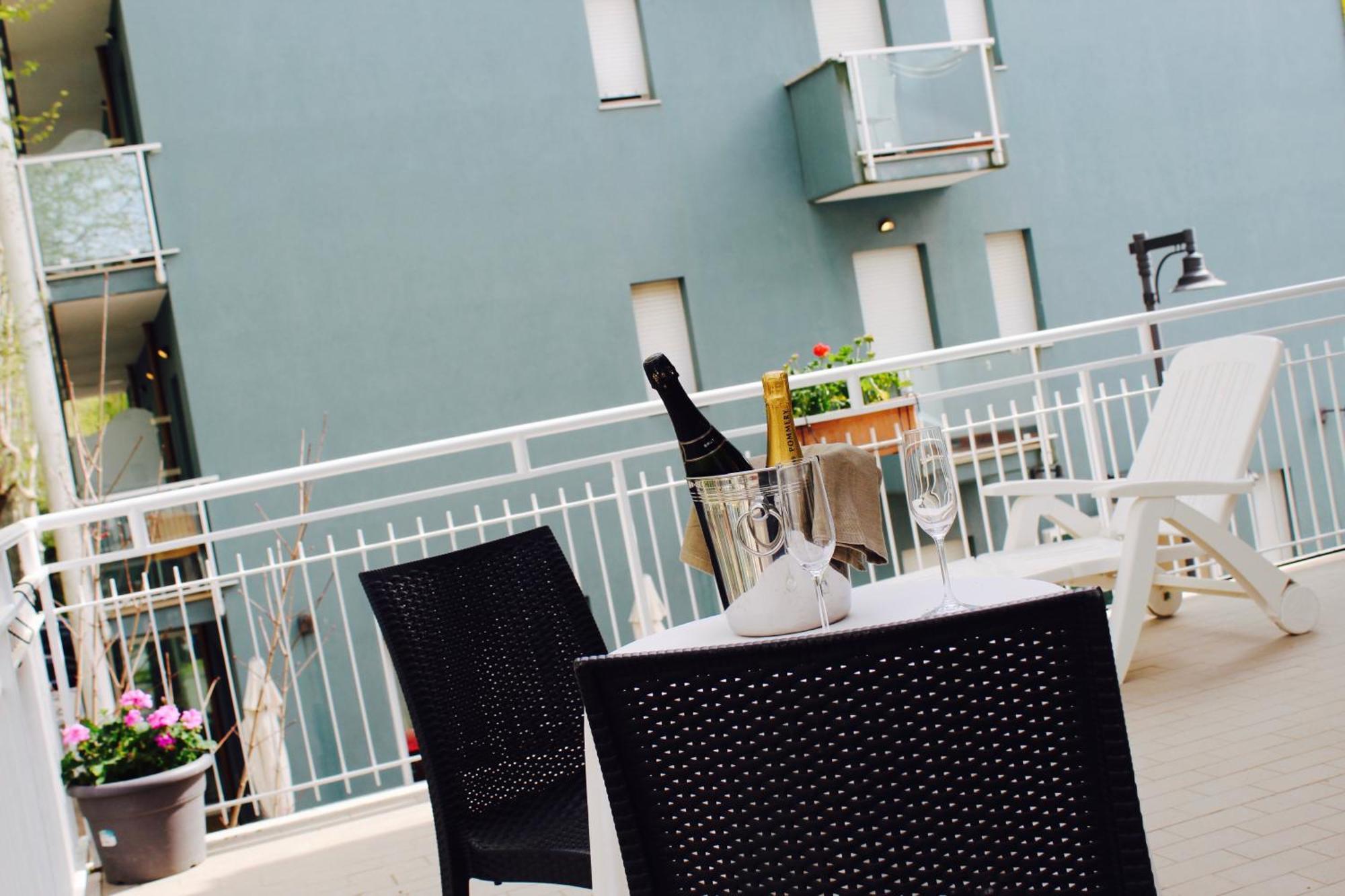 Blue Loft Hotel Чезенатико Екстериор снимка