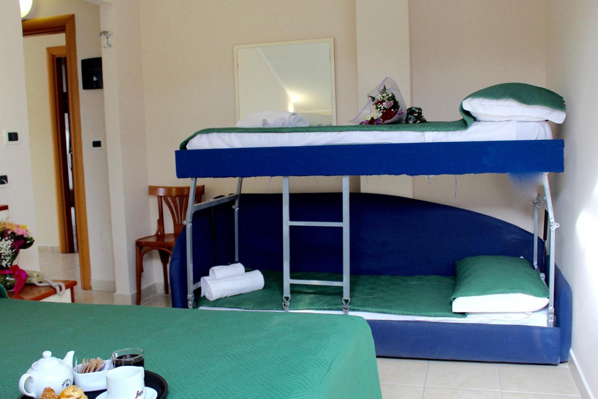 Blue Loft Hotel Чезенатико Екстериор снимка